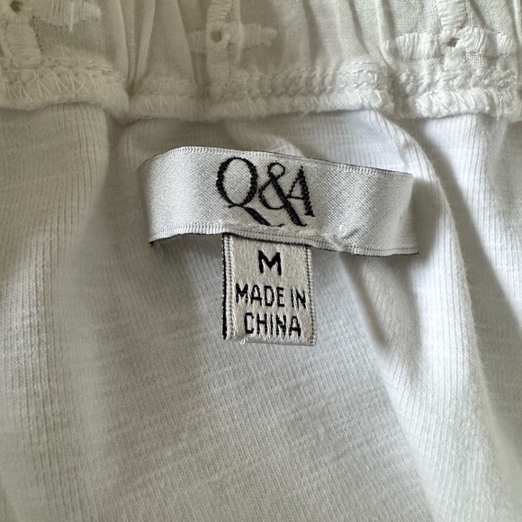 Elegant Off-Shoulder White Blouse - Picture 2 of 4